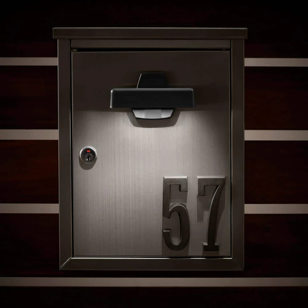 Solar 20 Lumens Black Outdoor Integrated LED Clip-On Light with Magnet; Weather/Water/Rust Resistant by Hampton Bay 4 Solar 20 Lumens Black Outdoor Integrated LED Clip-On Light with Magnet; Weather/Water/Rust Resistant by Hampton Bay - Image 4